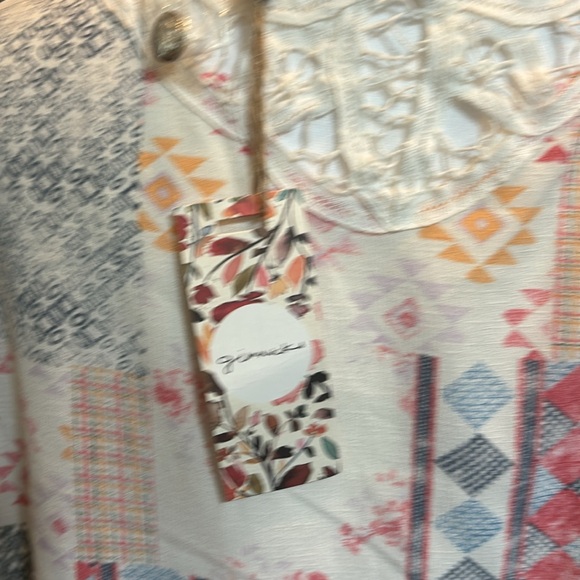 NWT gimmicks patchwork blouse- size large - Picture 6 of 6